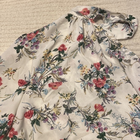 WOMEN’S We’re All Pretty Girls top. White with floral. Size M - Picture 2 of 7